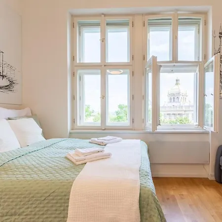 Newly Renovated Next To The National Museum * Prague
