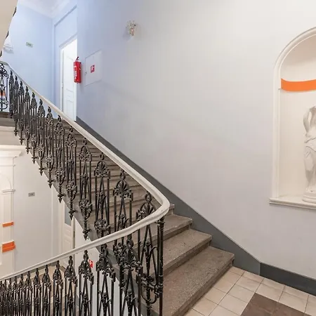 Newly Renovated Next To The National Museum Appartement