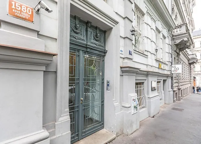 Newly Renovated Next To The National Museum Апартаменты *