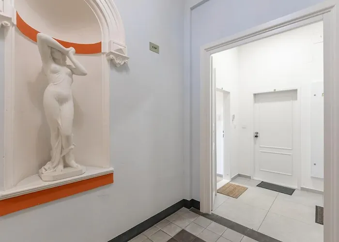 Newly Renovated Next To The National Museum Апартаменты *